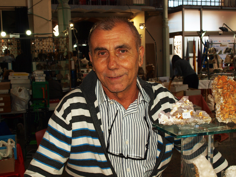 Stand de: Mariano Vallés Martínez. XXVI Feria de Minerales y Fósiles